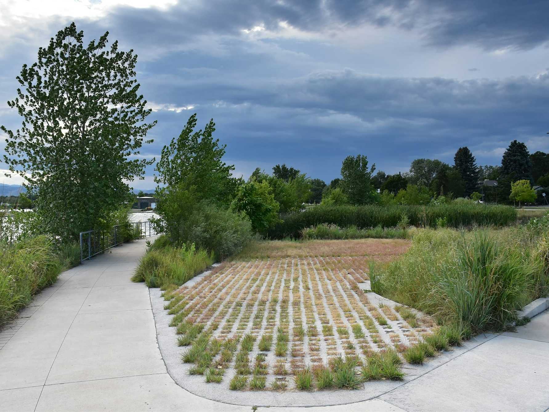 Places en pavés à joints engazonnés après les travaux